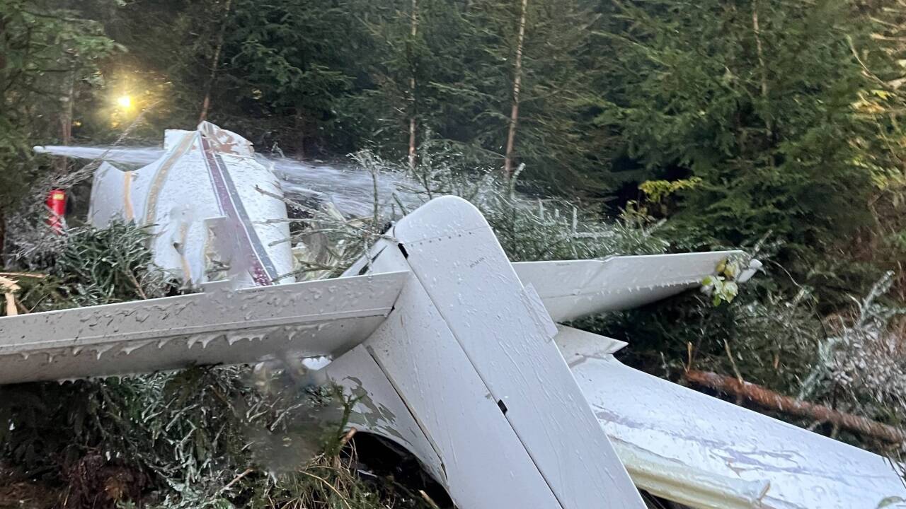 Flugzeugabsturz im Lungau: Das Leichtflugzeug des Typs Cirrus stürzte am Donnerstagnachmittag auf dem Weg von Zagreb nach Salzburg ab. Alle vier Insassen starben. 