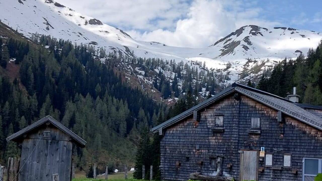 Eine alte Knappenhütte erinnert in der Tofern an die Bergbauvergangenheit.  