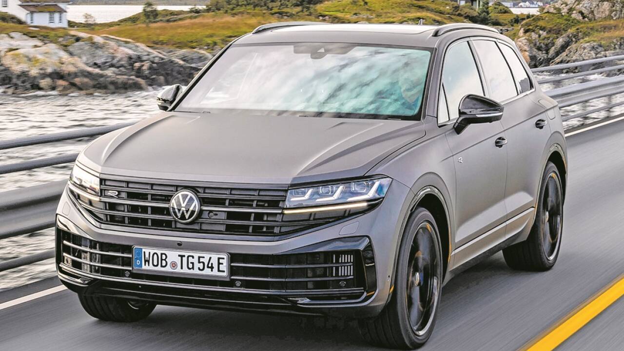 Äußerlich verraten nur kleine Details wie das R-Logo oder die exklusive Lack- und Felgenkombination die Top-Version des VW Touareg.  Äußerlich verraten nur kleine Details wie das R-Logo oder die exklusive Lack- und Felgenkombination die Top-Version des VW Touareg.