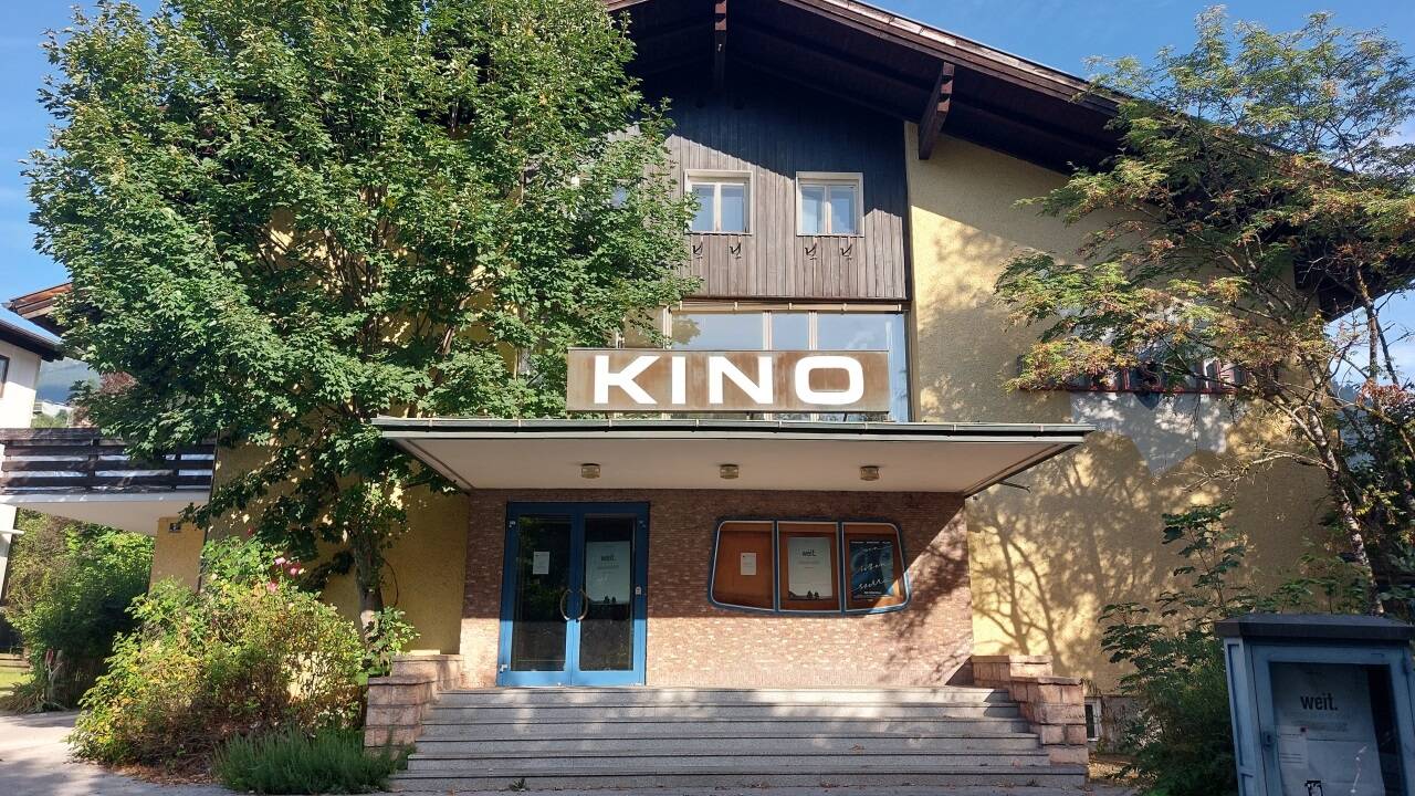 Das Zeller Kino wurde in der 1950er-Jahren vergrößert, um den Andrang zu bewältigen. Das Zeller Kino wurde in der 1950er-Jahren vergrößert, um den Andrang zu bewältigen.