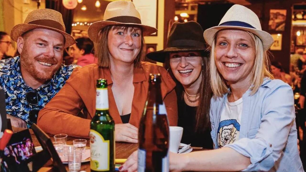Sie nehmen regelmäßig am Pubquiz teil: Harald Scheidtweiler, Nicole Lager, Deirdre McCarthy und Janette Hajek (v. l.). 