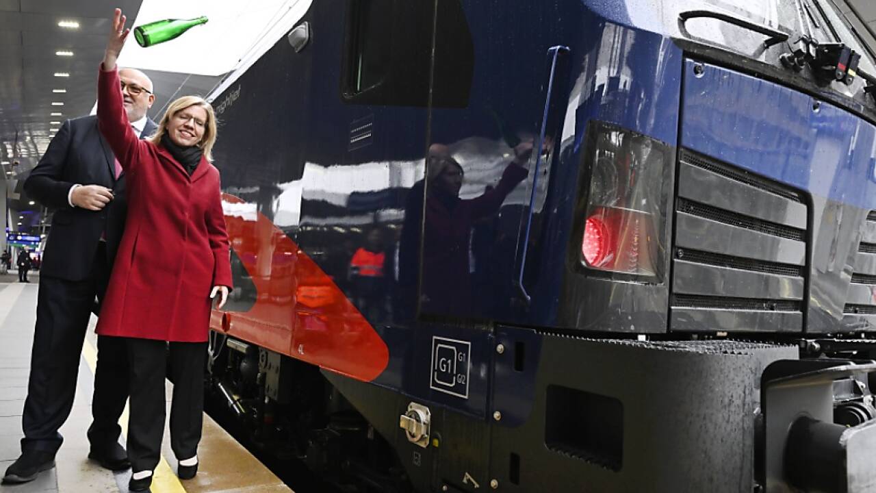 Ministerin Gewessler und ÖBB-Chef Matthä bei Taufe des neuen Nightjets  Ministerin Gewessler und ÖBB-Chef Matthä bei Taufe des neuen Nightjets