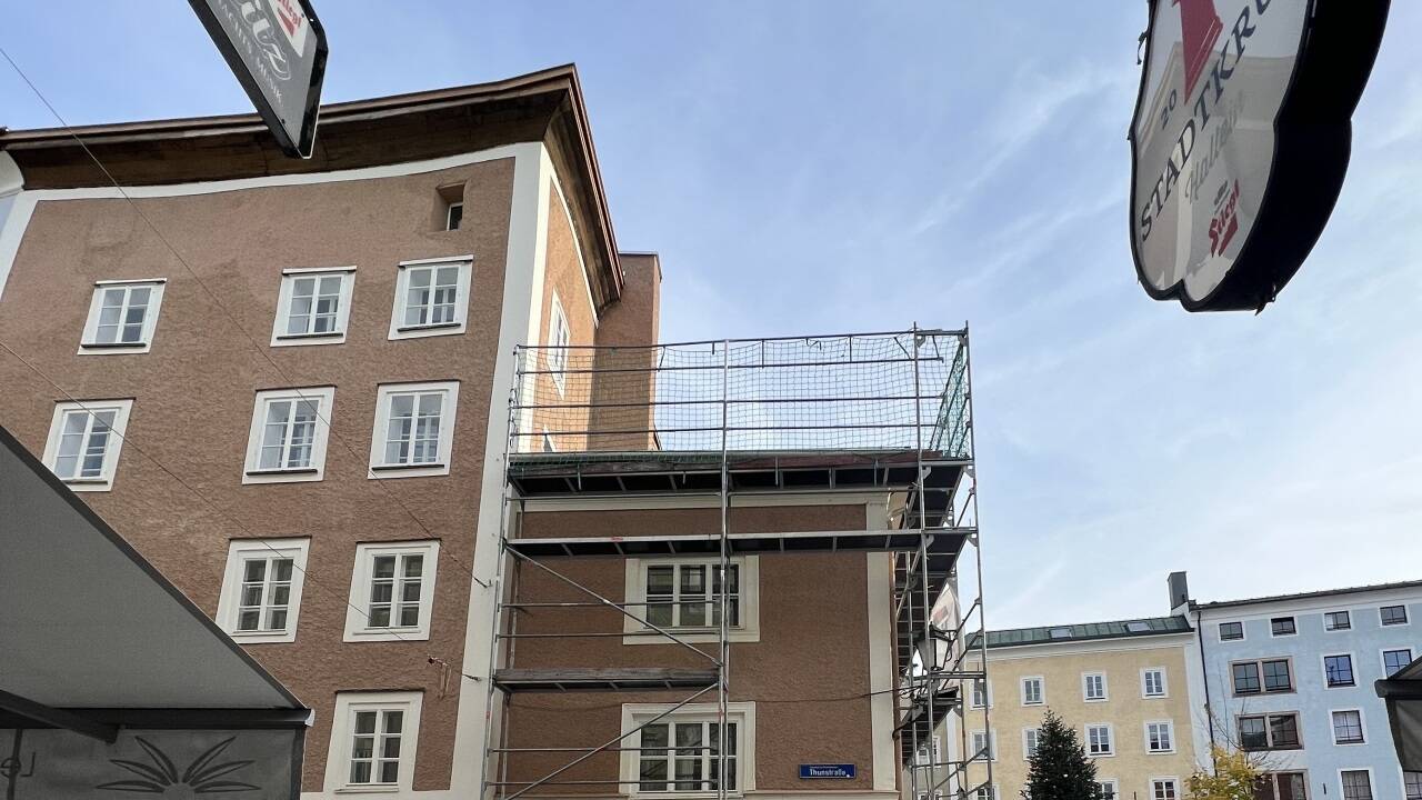 Der große Umbau des Frank-Hauses (im Bild) steht (wieder) still, Freysitz, Stadtkrug und Mugl-Bar sind geschlossen, bis sich neue Betreiber finden.  