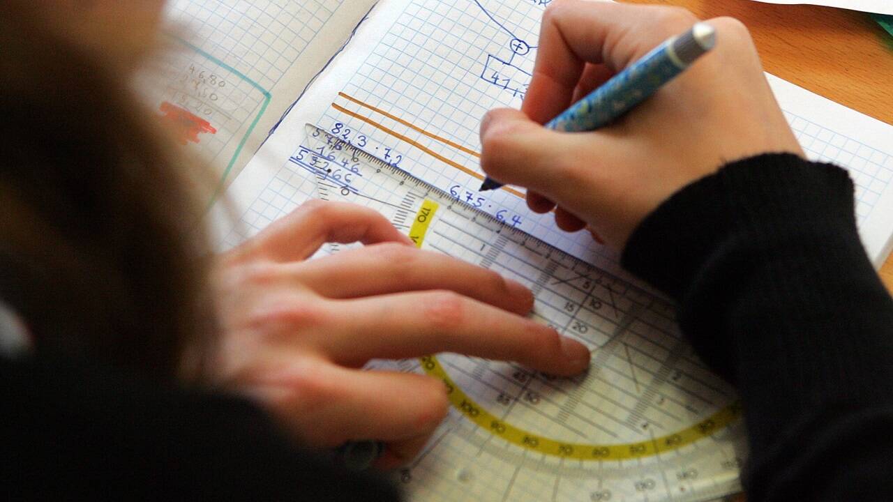 Viele Schülerinnen und Schüler im Alter von 15 bis 19 Jahren fühlen sich unter enormem Leistungsdruck. In der Familie wollen sie darüber lieber nicht reden, und wenn, dann fast immer nur mit der Mutter. 