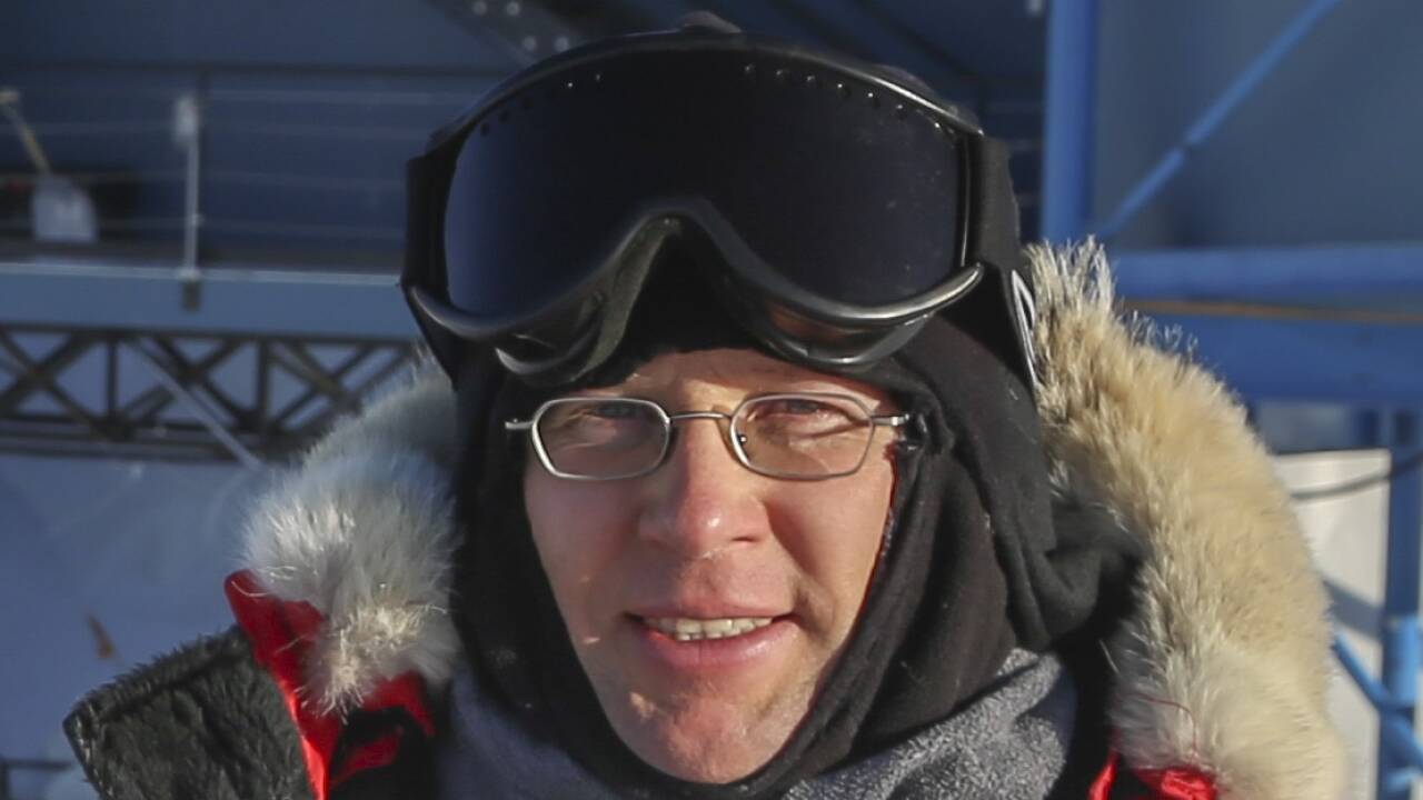Robert Schwarz hat von 1996 bis 2019 den Großteil seiner Lebenszeit in einer Forschungsstation nahe dem geografischen Südpol zugebracht.  