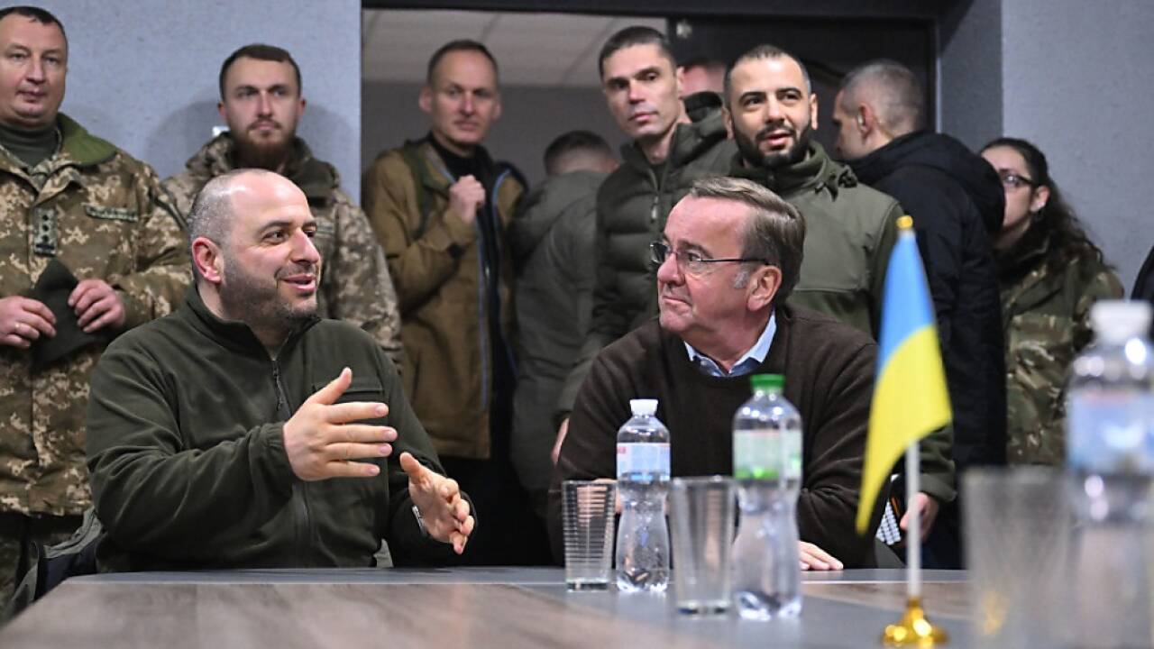 Pistorius (r.) mit seinem ukrainischen Kollegen Umerow 