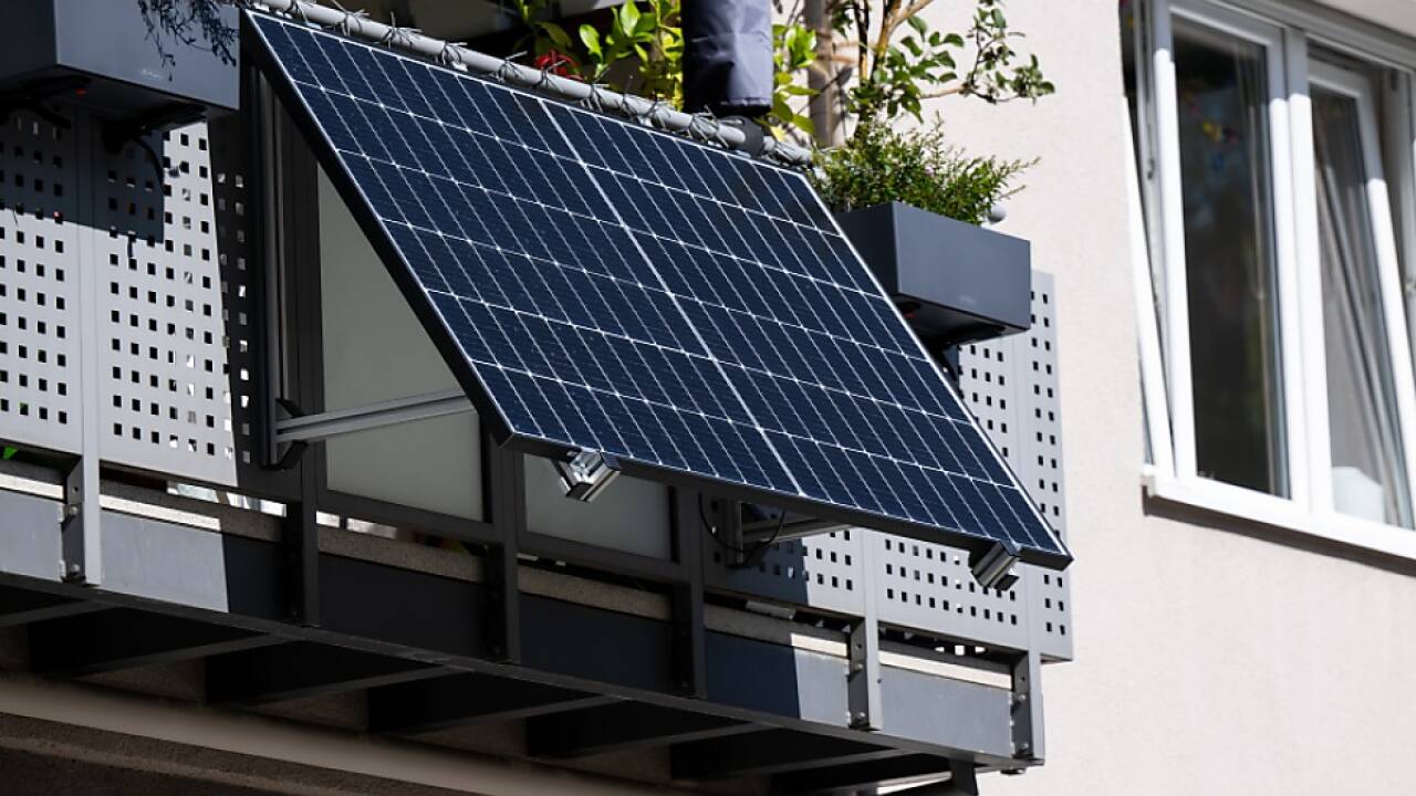 Kleine Solaranlagen bis 800 Watt werden an der Steckdose angesteckt 