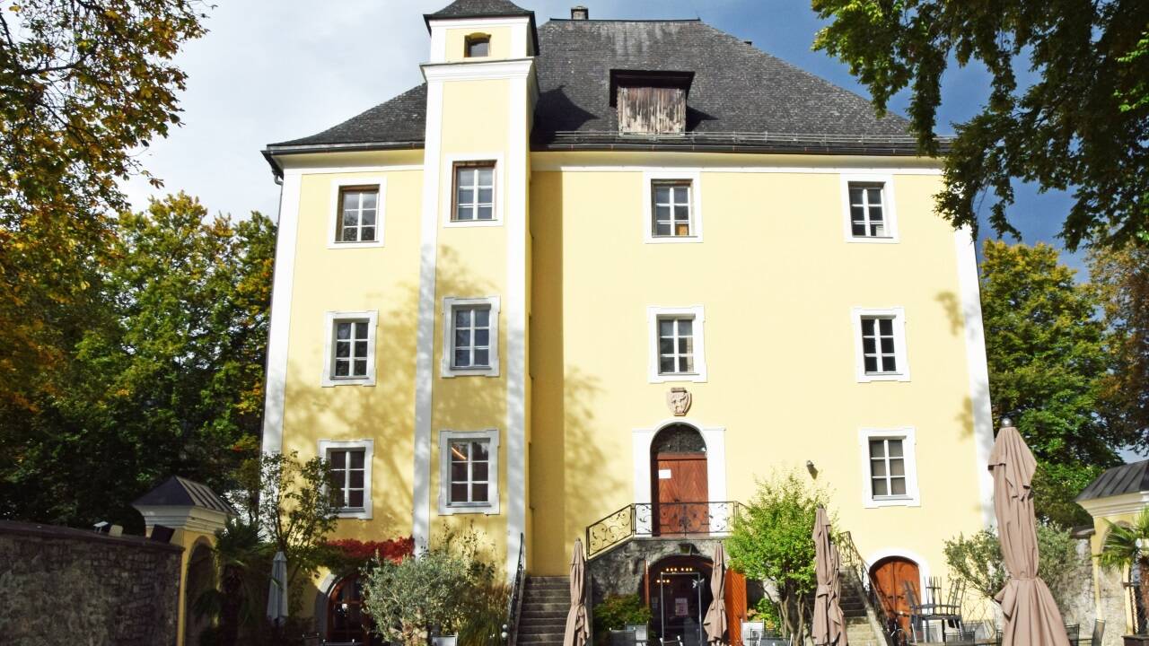 Schloss Wiespach in Hallein hat sich mit einem Café, einer Galerie und als Hochzeitslocation für alle geöffnet.  