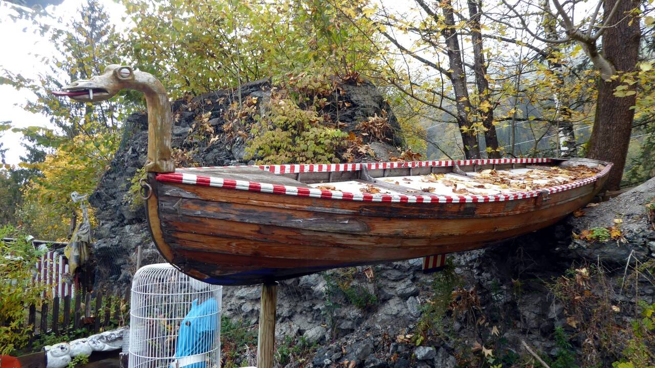 Das Luftschiff am Schlossberg ist die höchste und schrägste Station am Taxenbacher Zeitreisenweg.  