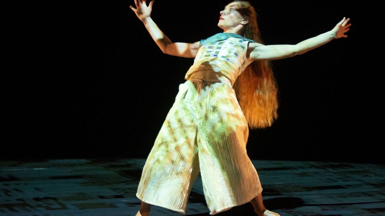 Szene in „Alice – Eine phantastische Revue“ von Kurt Schwertsik und Kristine Tornquist 