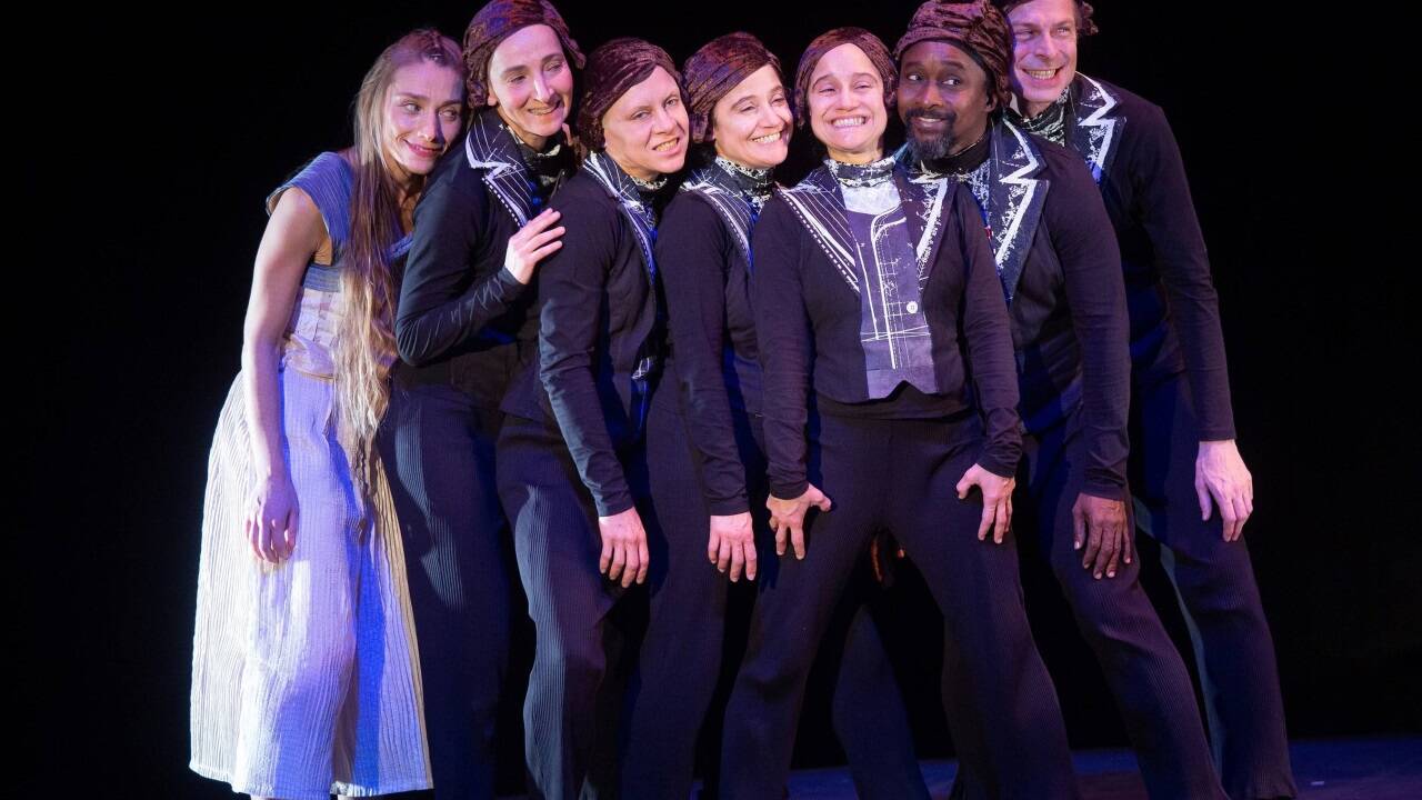 Szene in „Alice – Eine phantastische Revue“ von Kurt Schwertsik und Kristine Tornquist 