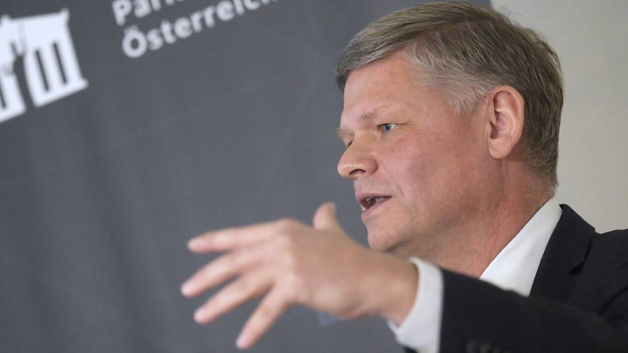 Hanger will Sümpfe trockenlegen Hanger will Sümpfe trockenlegen