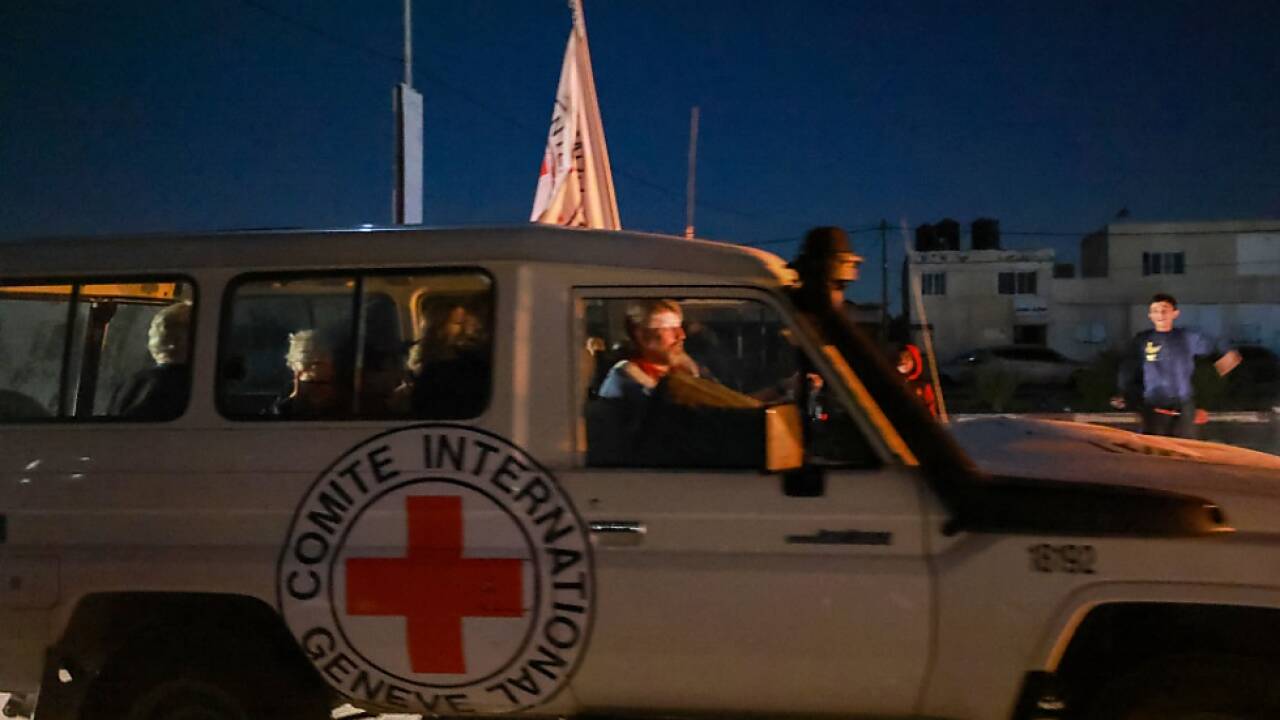 Erste Geiseln bereits an israelische Sicherheitskräfte übergeben 