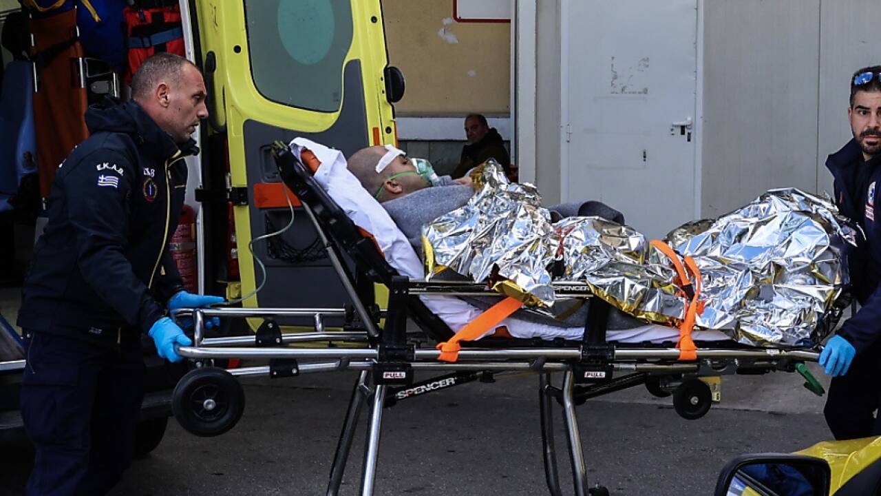 Ein Überlebender des Schiffbruchs bei Lesbos 