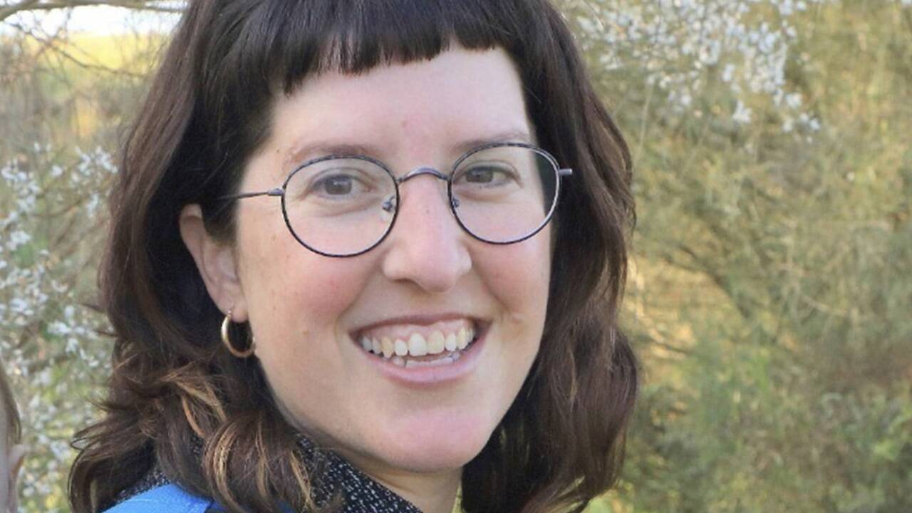 Adi Shoham und ihre Kinder (rechts) kamen frei, Ihr Mann bleibt vorerst Geisel der Hamas. 