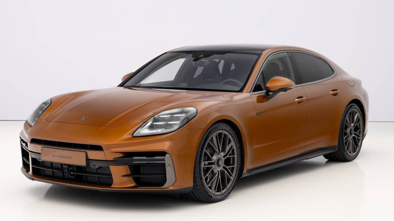Der Panamera Turbo E-Hybrid startet im März 2024 ab 196.084 Euro, die Variante mit V6-Benziner kostet mindestens 134.926 Euro. 