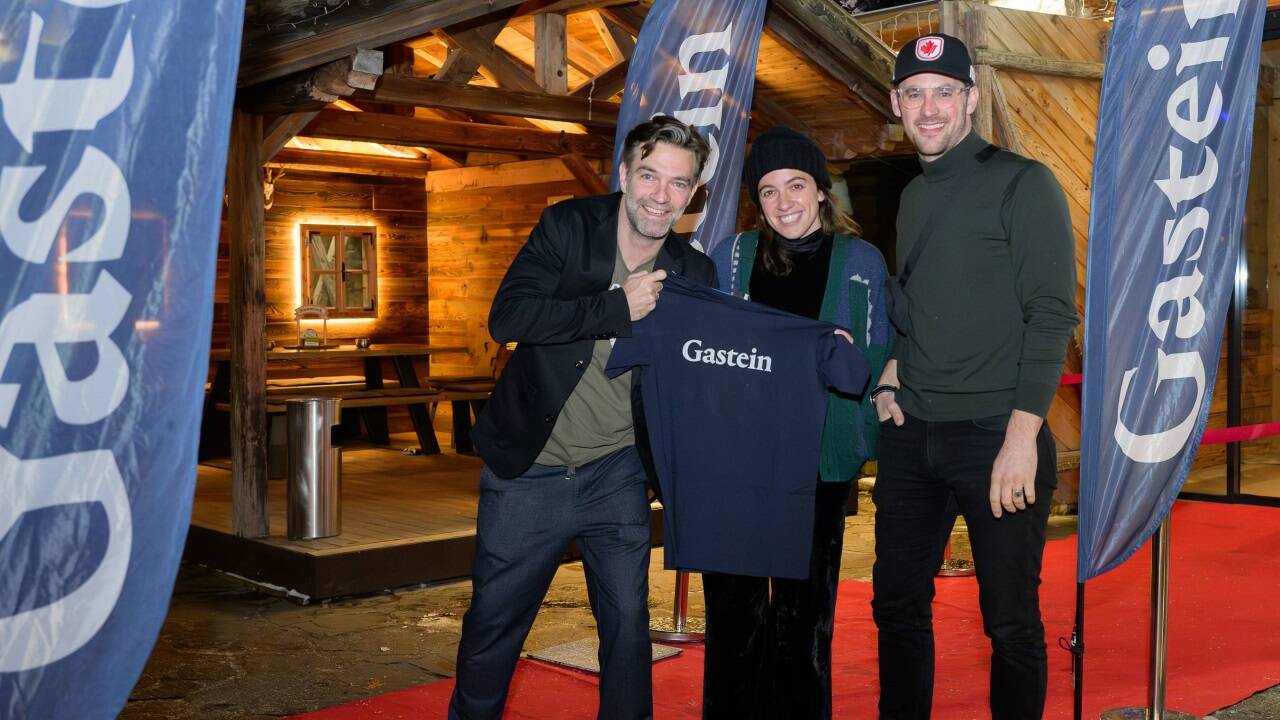 Im Bild bei der Feier in der Gastein Alm in Bad Hofgastein von links die Schauspieler Jakob Seeböck, Judith Altenberger und Ferdinand Seebacher.  