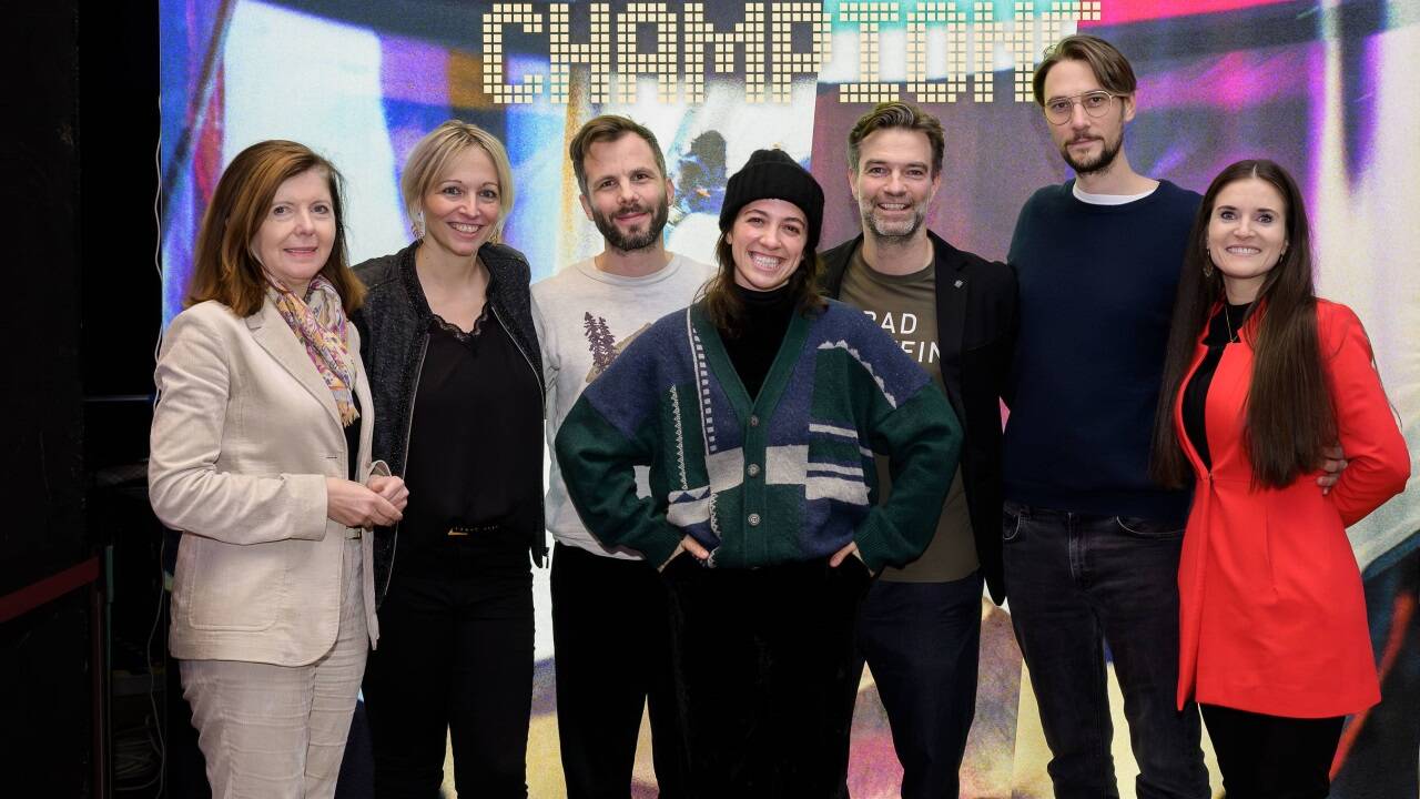 Waltraud Langer (Landesdirektorin ORF Salzburg), Eva Irnberger (Geschäftsführerin Kur- und Tourismusverband Bad Hofgastein) Dominik Hartl (Regie School of Champions), Judith Altenberger (Schauspielerin School of Champions), Jakob Seeböck (Schauspieler School of Champions), Samuel Schultschik (Drehbuchautor School of Champions) und Lisa Loferer (Geschäftsführerin Kur- und Tourismusverband Bad Gastein). 