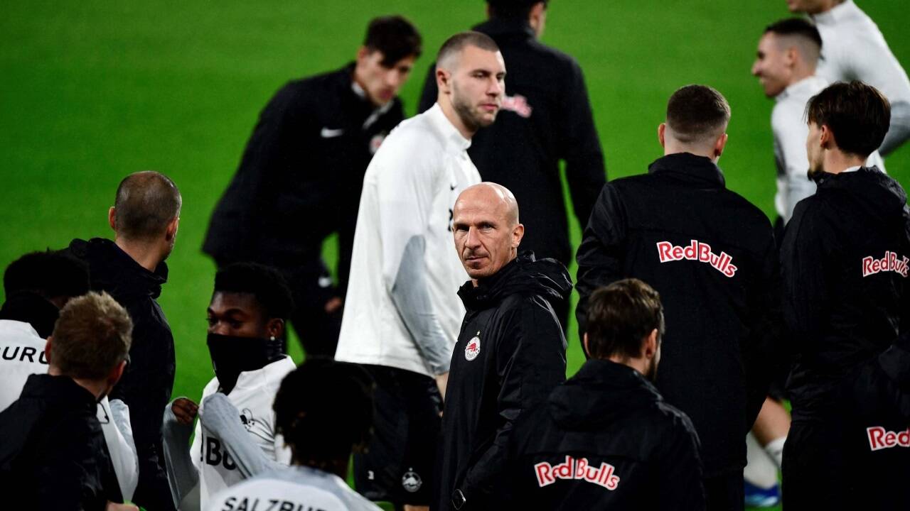 Wohin geht die Reise? RBS-Trainer Gerhard Struber mit Spielern am Dienstagabend beim Abschlusstraining in San Sebastian. 
