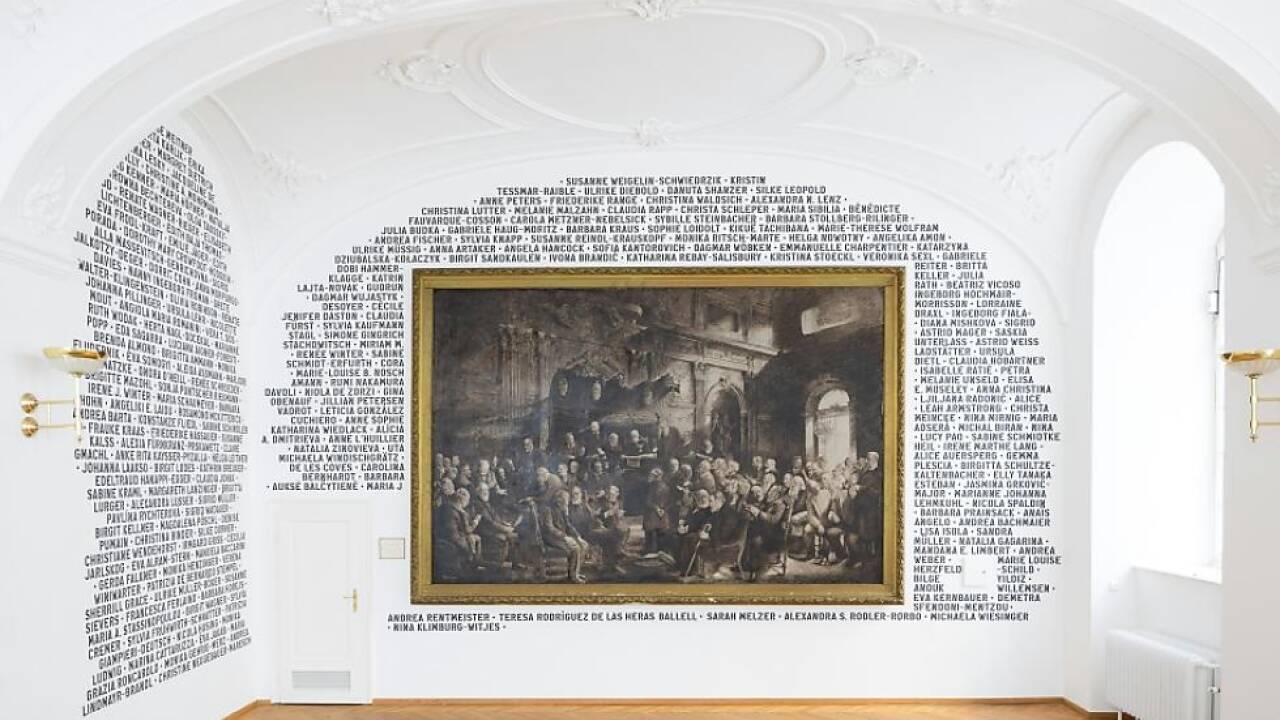 Namen von Forscherinnen umrahmen altes männerdominiertes Gemälde Namen von Forscherinnen umrahmen altes männerdominiertes Gemälde