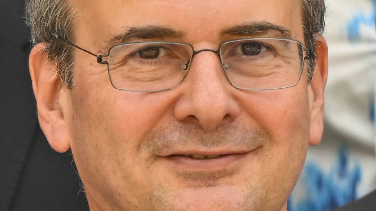 Finanzminister Kostis Chatzidakis freut sich Finanzminister Kostis Chatzidakis freut sich