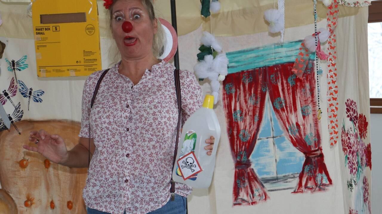 Ursula Teurezbacher begeisterte die Kinder im Koko–Kindergarten „Forelle“ in Salzburg als Clownin Rosi.  