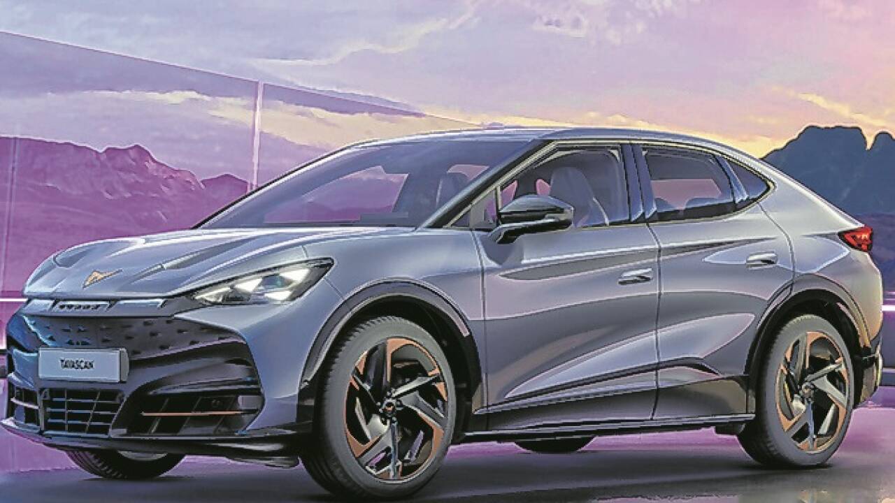 Das Performance-SUV Tavascan kommt im Spätsommer 2024. 