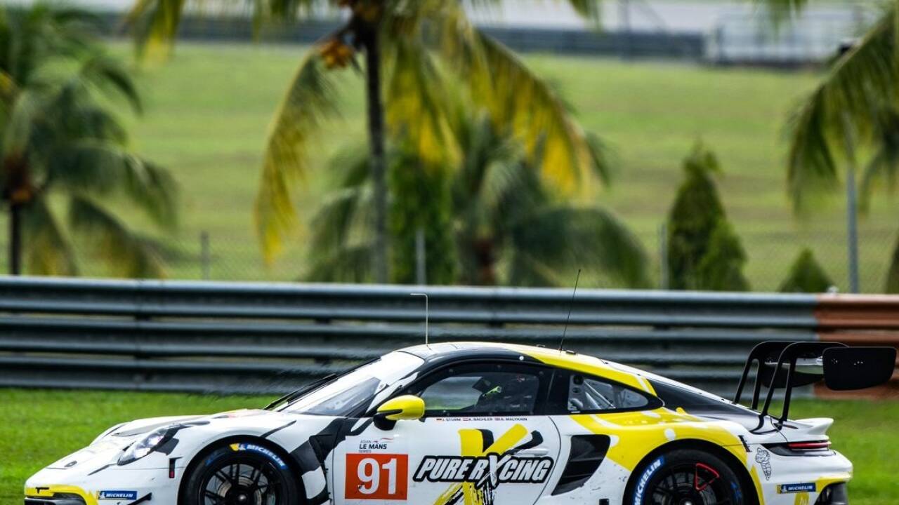 Klaus Bachler in seinem Porsche-Boliden Klaus Bachler in seinem Porsche-Boliden