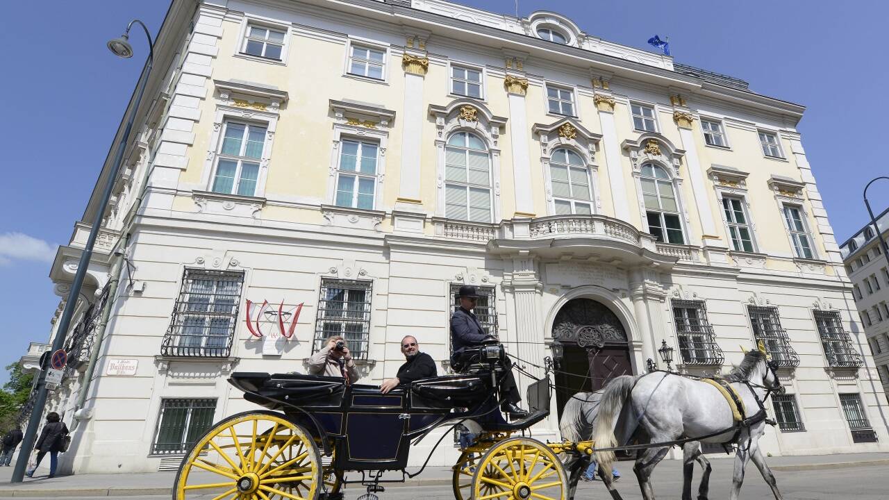 Zentrum der österreichischen Politik: Das Bundeskanzleramt auf dem Wiener Ballhausplatz. 