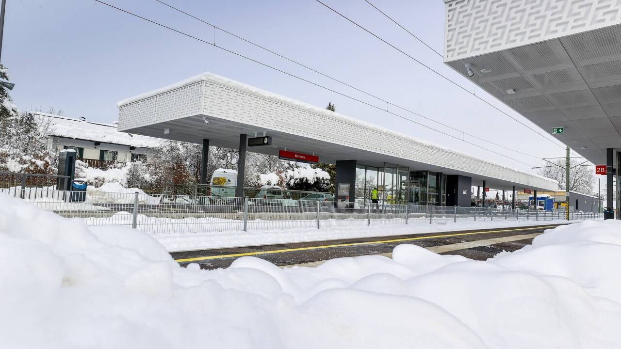 Seit November 2022 wird der Bahnhof in Bürmoos umgebaut. Mittlerweile ist er fertig. Zugverkehr gibt es dennoch keinen. 