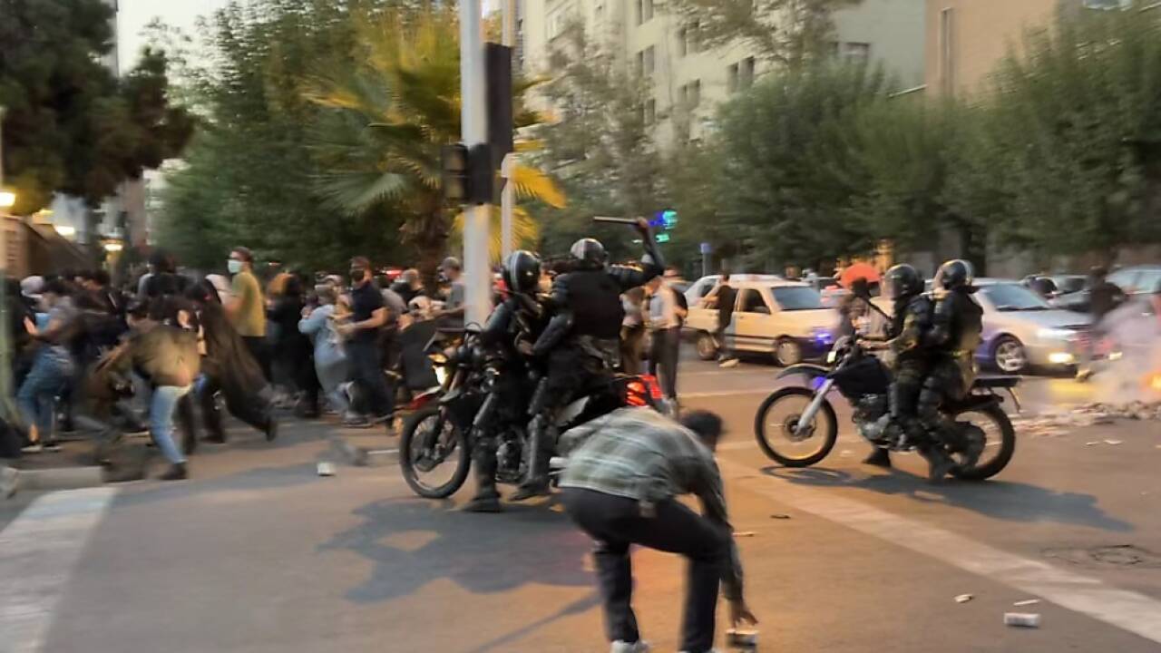 Iranische Sicherheitskräfte sollen Protestierende vergewaltigt haben 