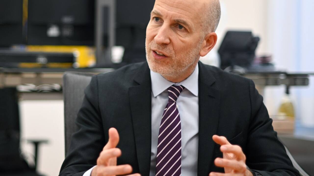 Arbeits- und Wirtschaftsminister Martin Kocher kann sich vorstellen, weiter in der Politik zu bleiben – wenn die Rahmenbedingungen passen, und die Regierung nicht von der FPÖ geführt wird.  Arbeits- und Wirtschaftsminister Martin Kocher kann sich vorstellen, weiter in der Politik zu bleiben – wenn die Rahmenbedingungen passen, und die Regierung nicht von der FPÖ geführt wird.