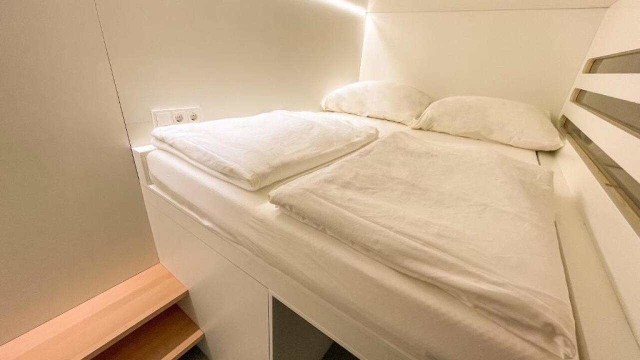 Im „Doppelzimmer“ ist ein französisches Bett. 