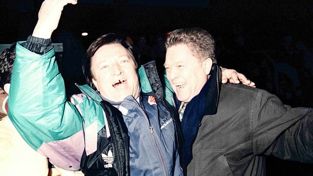 Trainer Otto Barić und Präsident Rudi Quehenberger beim Siegestanz. 