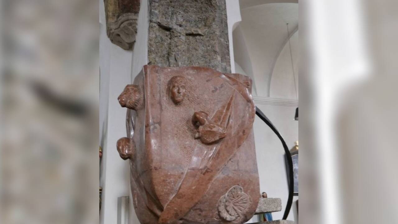 Die „Tulpenkanzel“ ist ein Werk von Josef Zenzmaier.   Die „Tulpenkanzel“ ist ein Werk von Josef Zenzmaier.