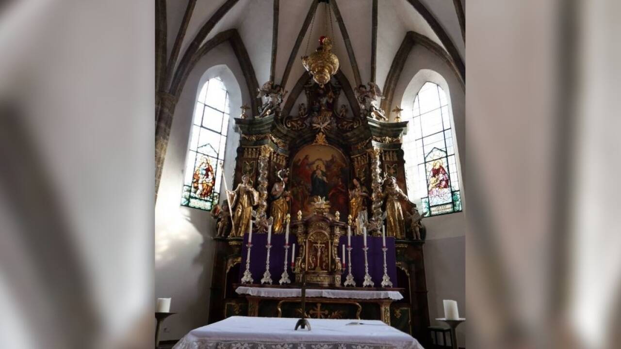 Das stimmungsvolle Kircheninnere.   Das stimmungsvolle Kircheninnere.