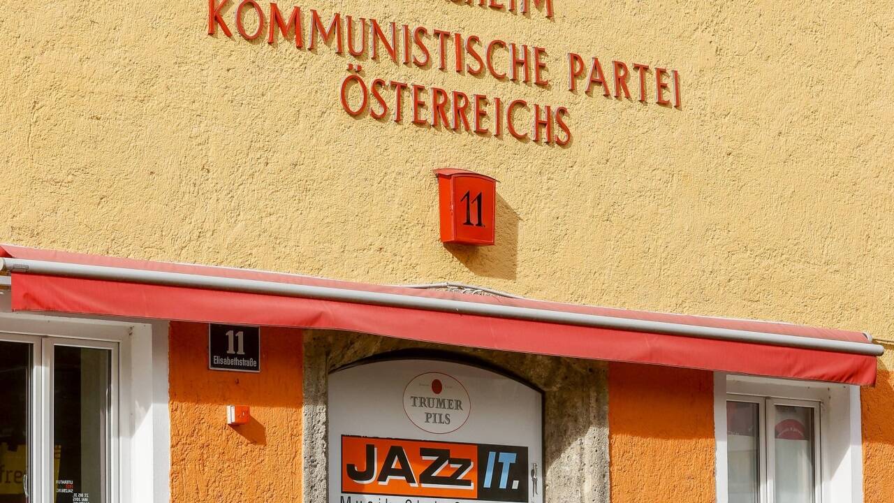 Das Jazzit ist im Volksheim der Bundes-KPÖ in der Salzburger Elisabethstraße eingemietet. Das Jazzit ist im Volksheim der Bundes-KPÖ in der Salzburger Elisabethstraße eingemietet.