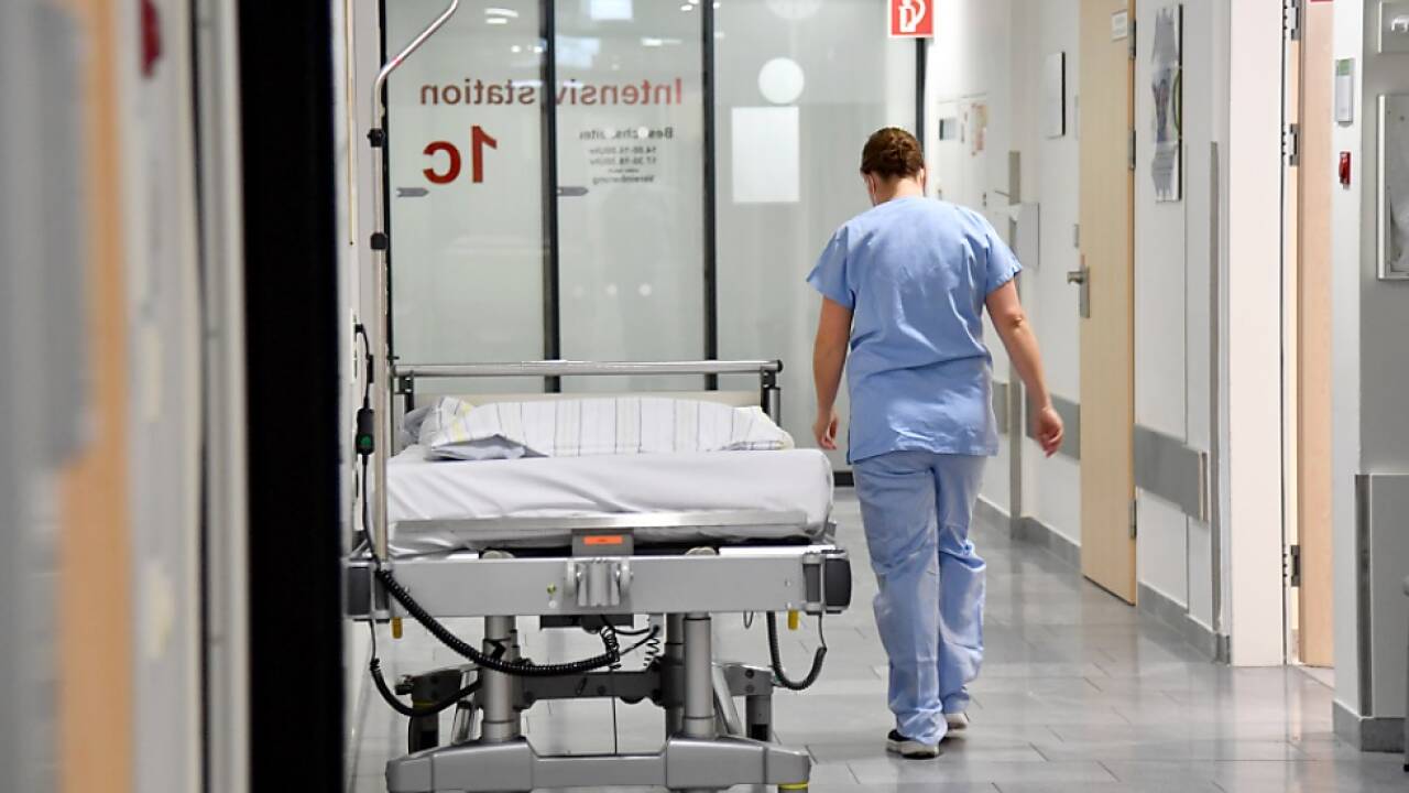 Zuletzt ist die Zahl der Neuaufnahmen in Spitälern stark angestiegen 