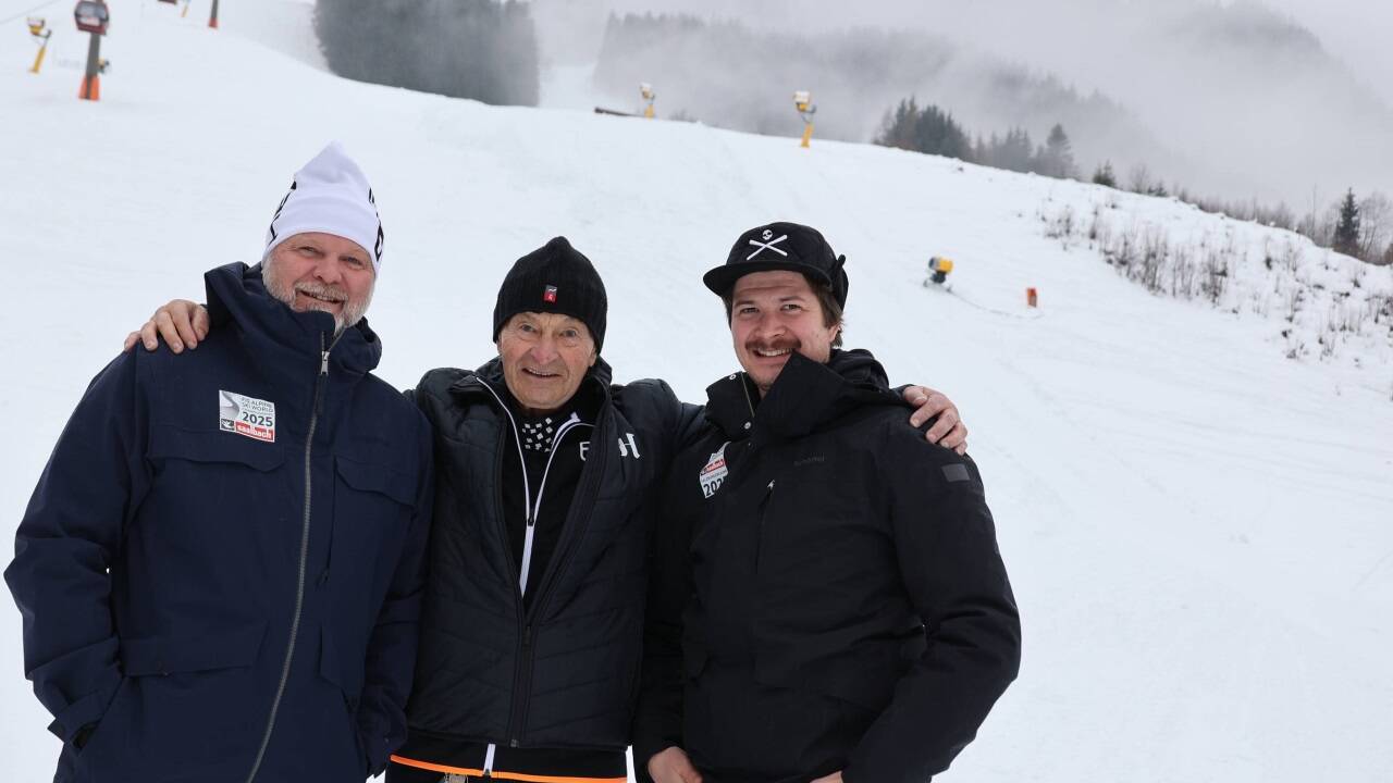 Die Stegers – Fritz, Herbert und Fritz – im Zielbereich der Rennstrecke beim Zwölferkogel. 