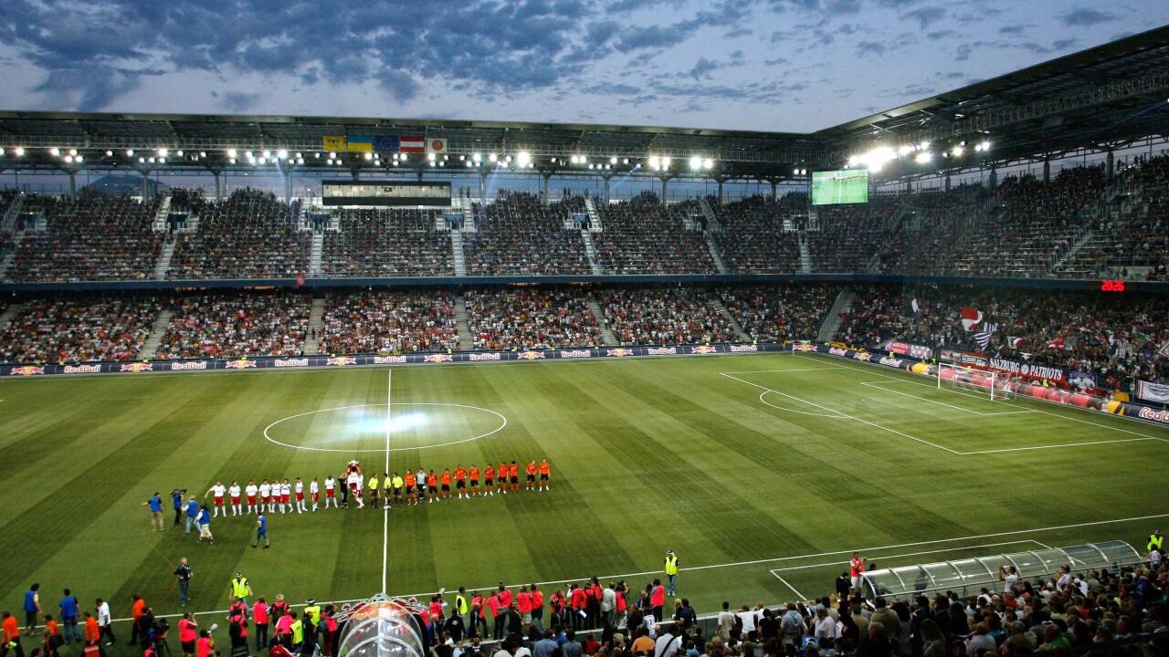 Der Strom für die Red-Bull-Arena könnte künftig mit einer PV-Anlage auf dem Parkplatz produziert werden. Der Strom für die Red-Bull-Arena könnte künftig mit einer PV-Anlage auf dem Parkplatz produziert werden.