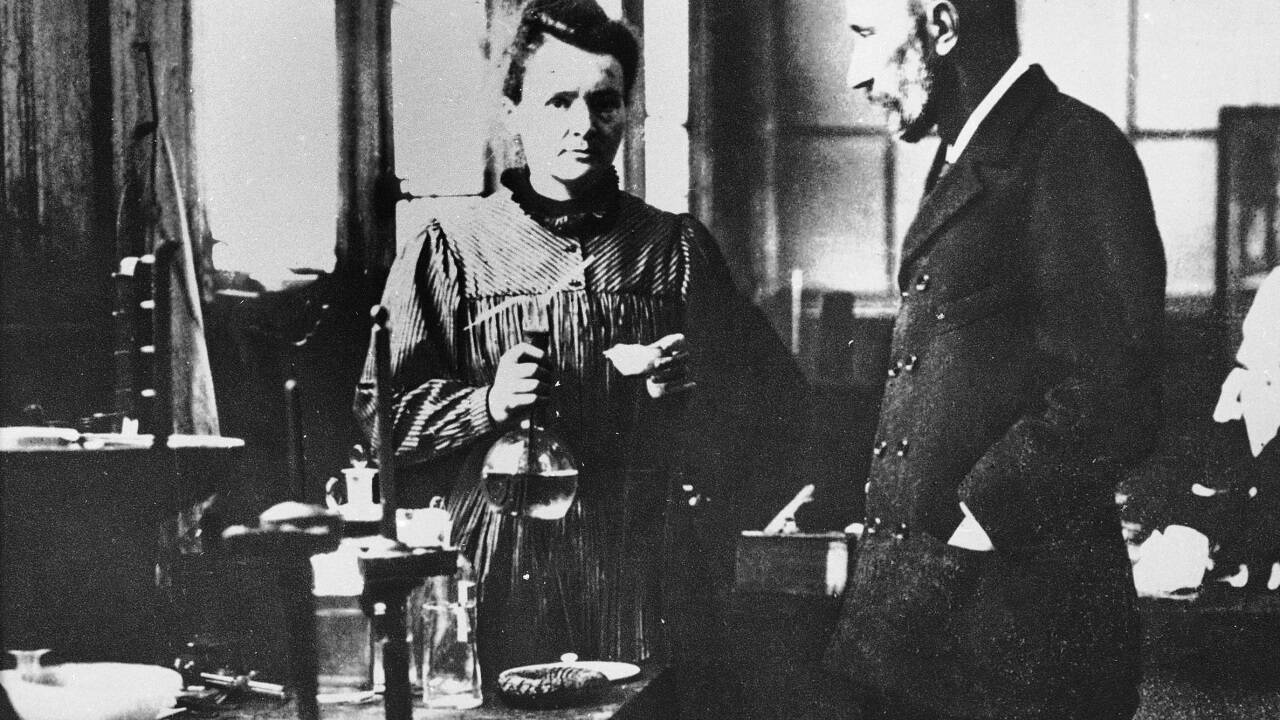Die Entdecker von Radium: Marie und Pierre Curie. 