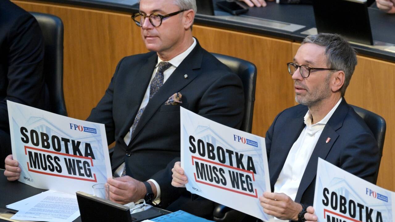 Kritische Kontrolle – oder bloße Show? Die FPÖ-Spitze im Nationalrat.  