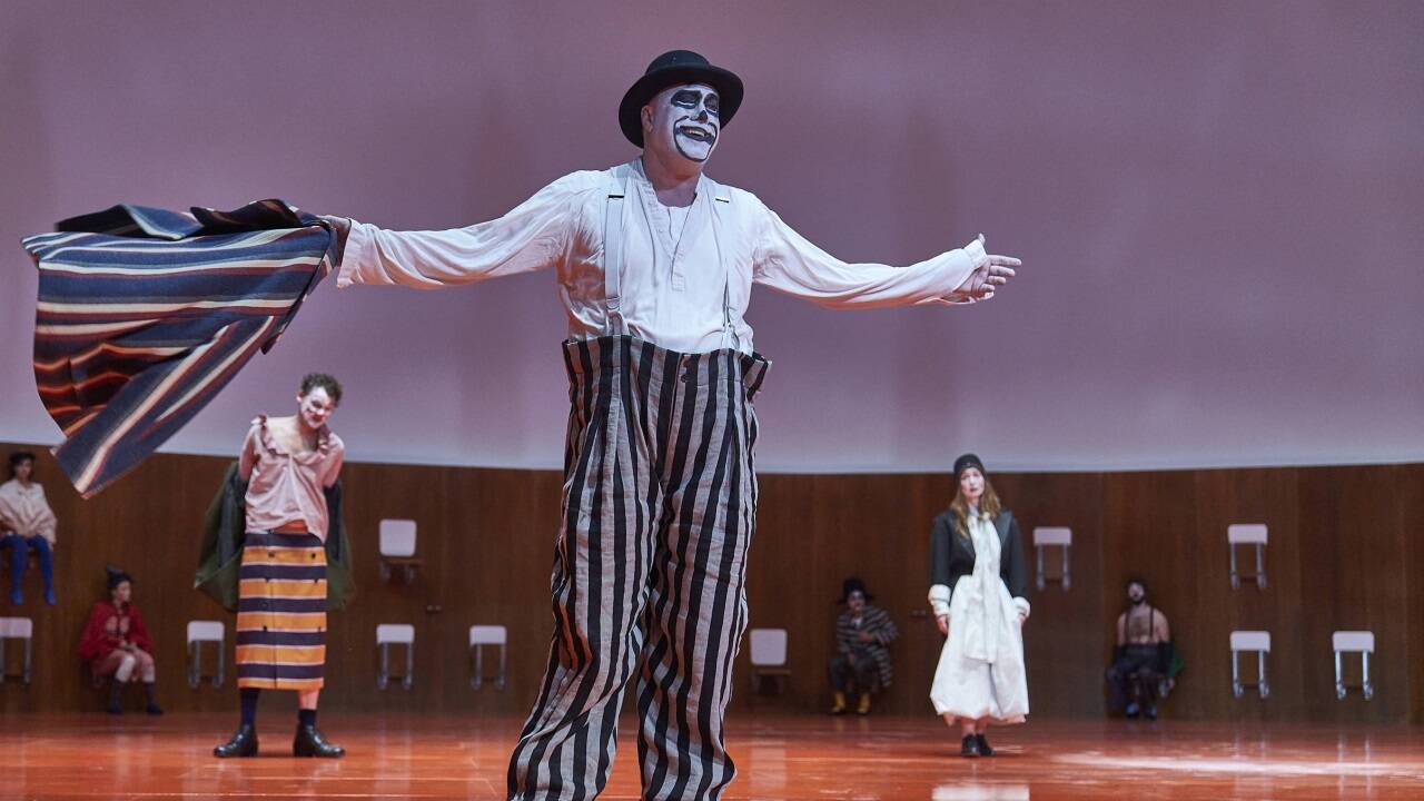„Dantons Tod“ im Burgtheater: Felix Rech, Nicholas Ofczarek, Annamária Láng 