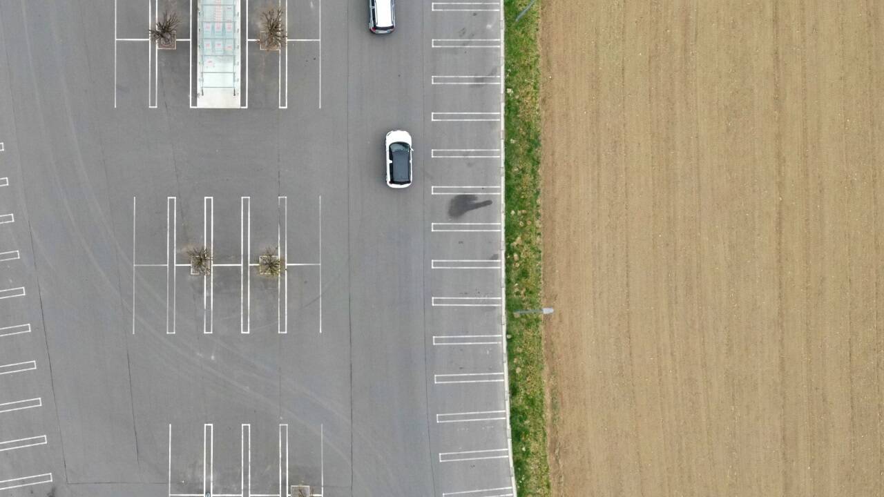 Beton vs. Boden: Die neuen vorliegenden Daten sollen dabei helfen, Sachlichkeit in die Debatte zu bringen und dem Flächenfraß einen Riegel vorzuschieben. Beton vs. Boden: Die neuen vorliegenden Daten sollen dabei helfen, Sachlichkeit in die Debatte zu bringen und dem Flächenfraß einen Riegel vorzuschieben.