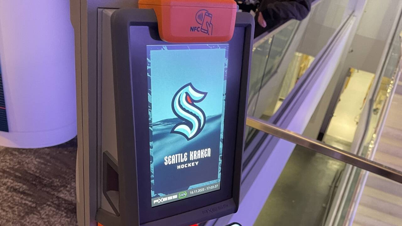  Einer der Scanner bei der Premiere in der Arena in Seattle.  