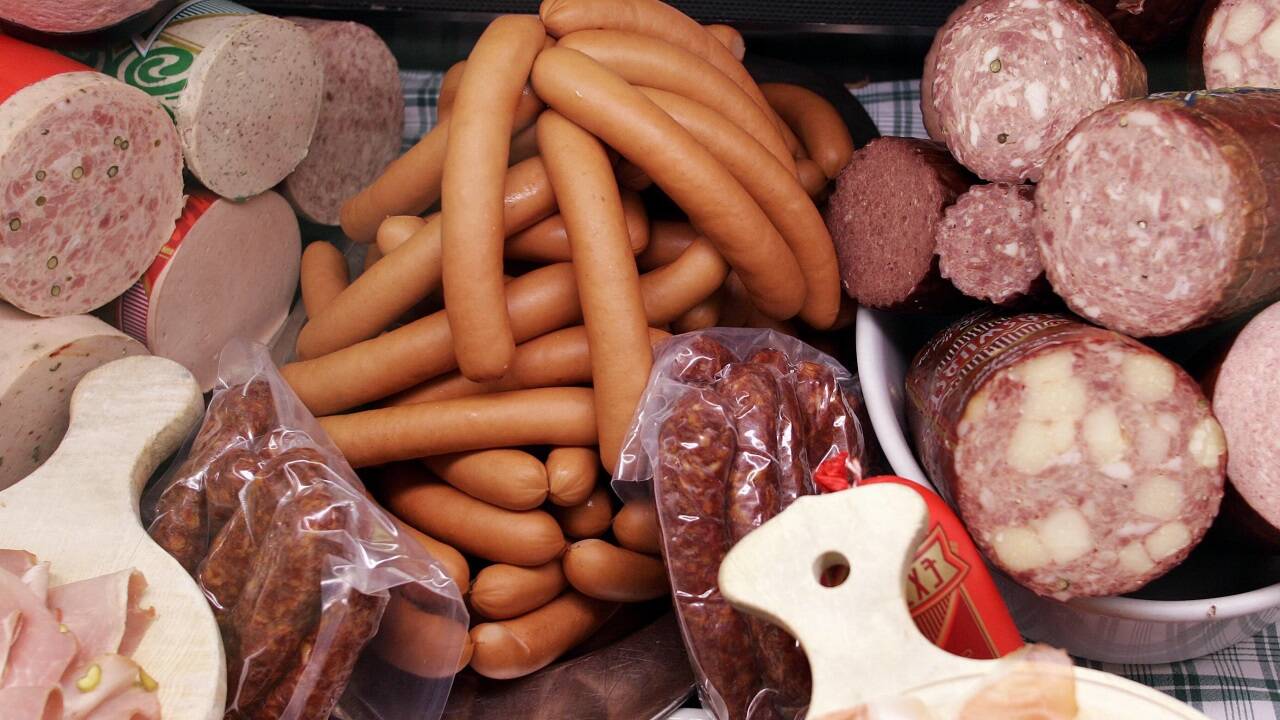 Heute in Fülle vorhanden, früher Mangelware: Fleisch und Wurst. Heute in Fülle vorhanden, früher Mangelware: Fleisch und Wurst.