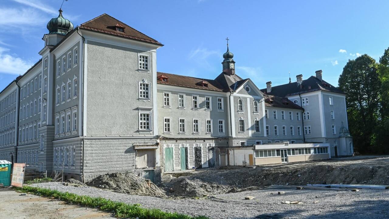 Beim Borromäum entsteht das neue Gebäude für die Bafep (Bild vom Beginn der Bauarbeiten). Beim Borromäum entsteht das neue Gebäude für die Bafep (Bild vom Beginn der Bauarbeiten).