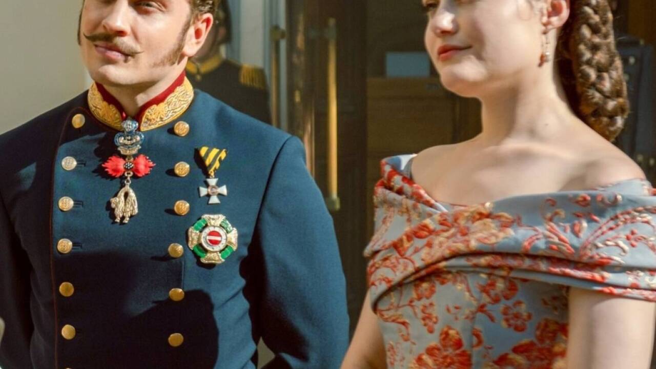 Dominique Devenport und Jannik Schümann in „Sisi III“. 