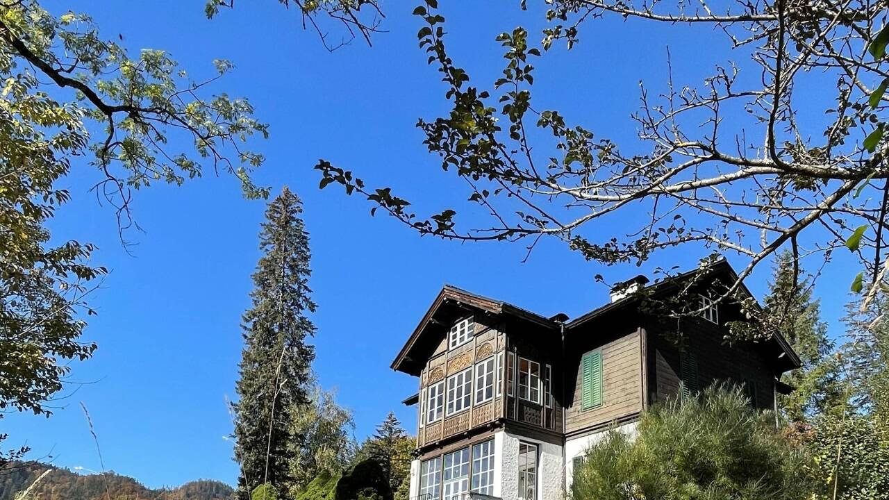 Die Kremenezky-Villa in Altaussee-Fischerndorf stammt aus 1884 und steht nach gescheiterten Hotelplänen der Familie Androsch nun zum Verkauf. 
