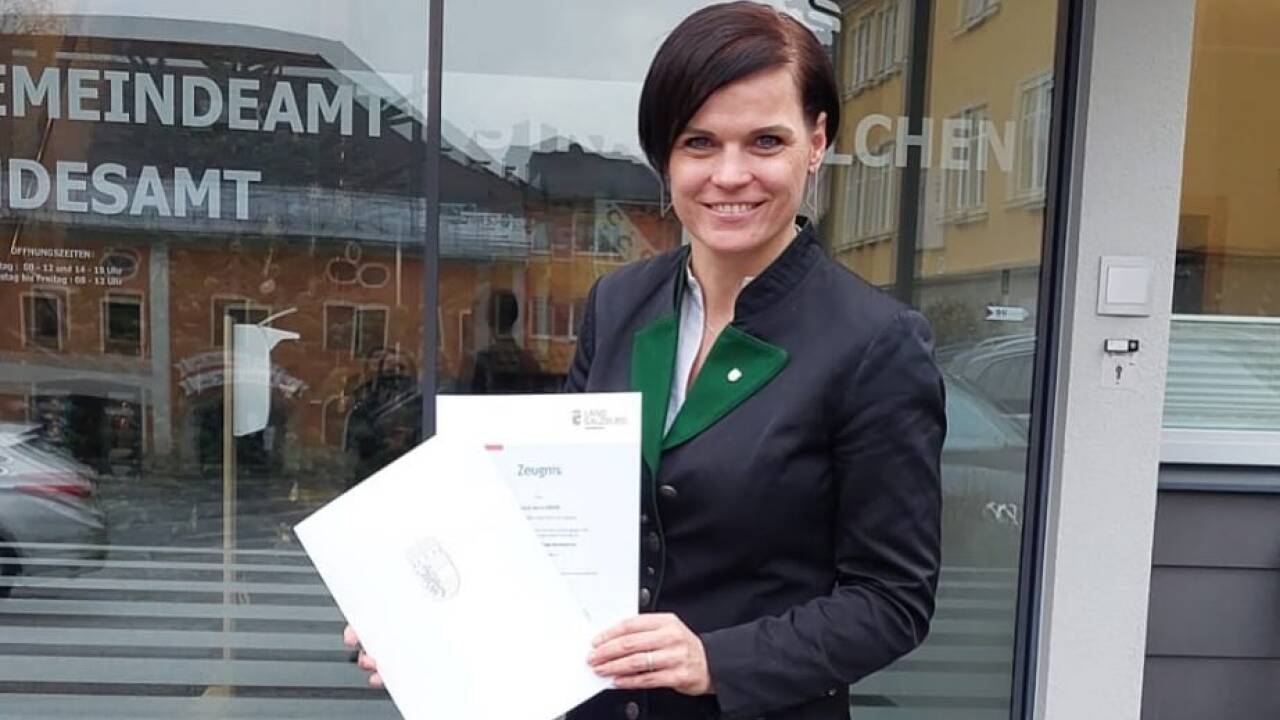 Standesbeamtin und Bürgermeisterin: Tanja Kreer.  Standesbeamtin und Bürgermeisterin: Tanja Kreer.
